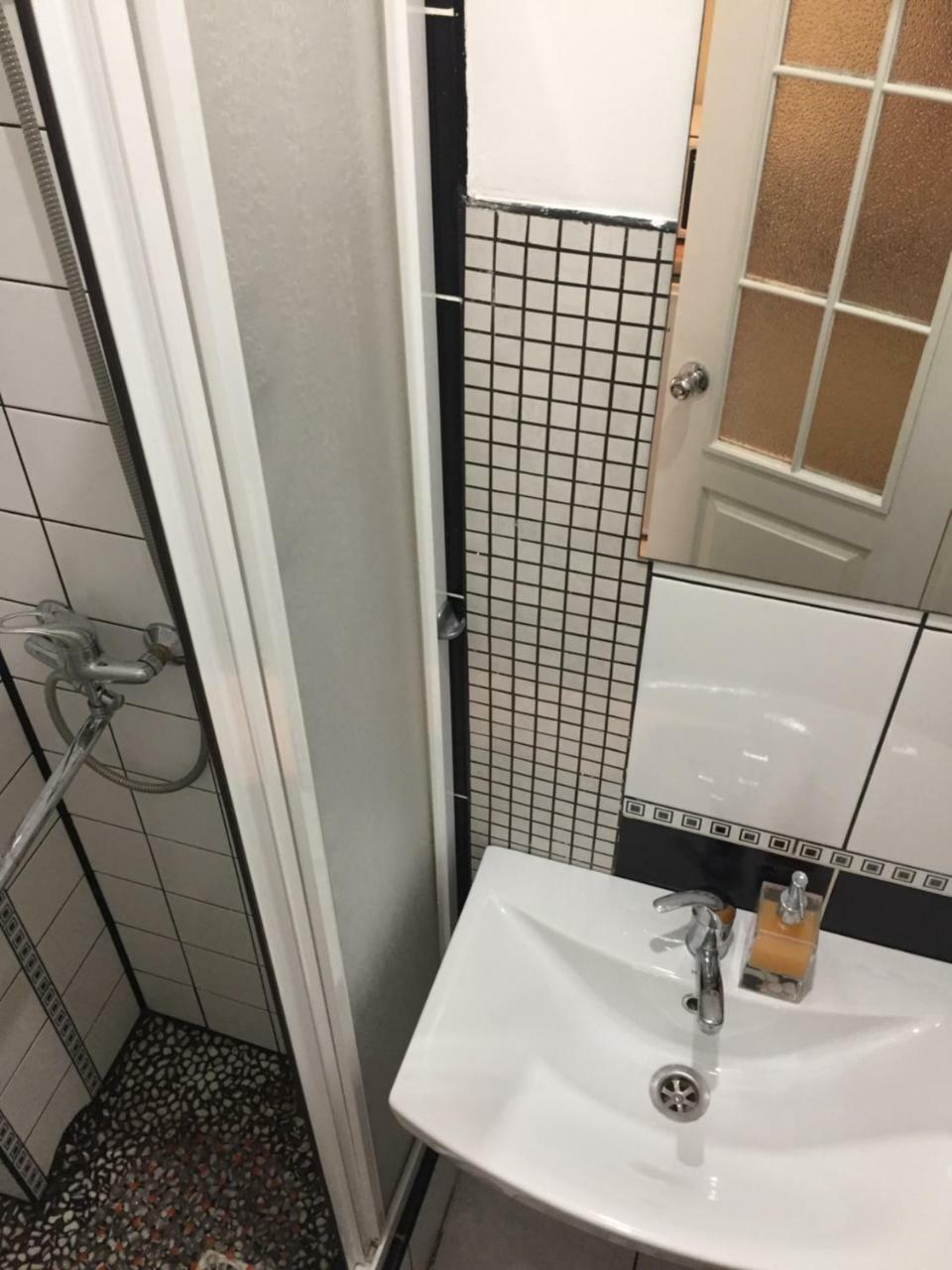 Chokolate Lägenhet Lviv Exteriör bild