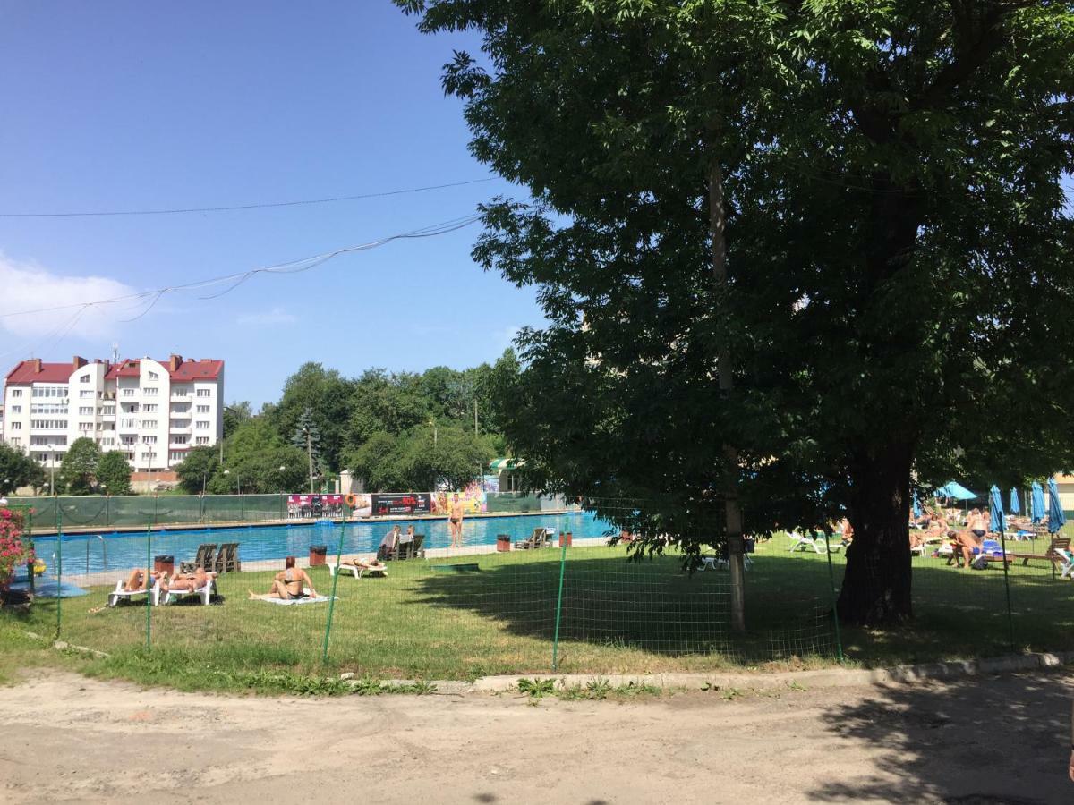 Chokolate Lägenhet Lviv Exteriör bild